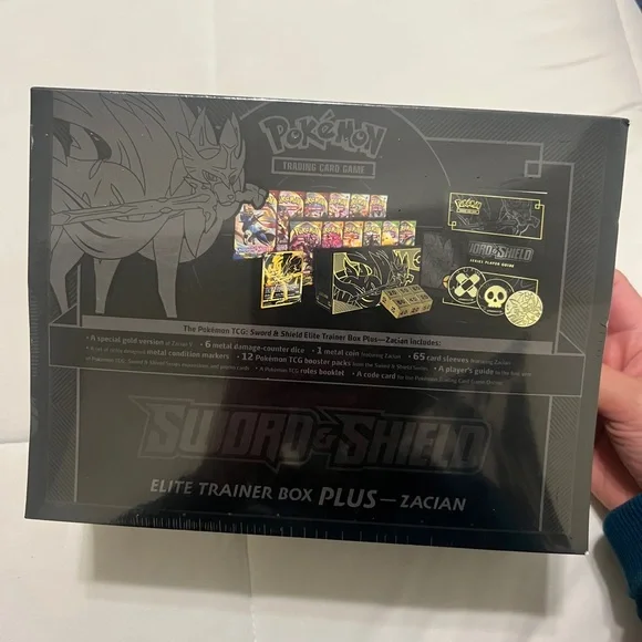 Pokemon Zacian Elite Trainer Box - Picture 3 of 4